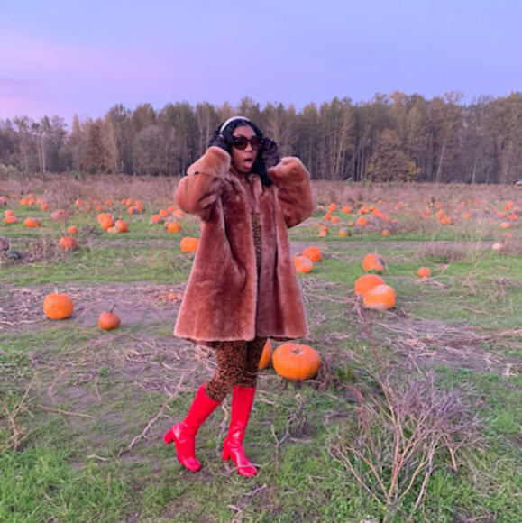 Meet your Posher, Azlynn - Picture 1 of 1